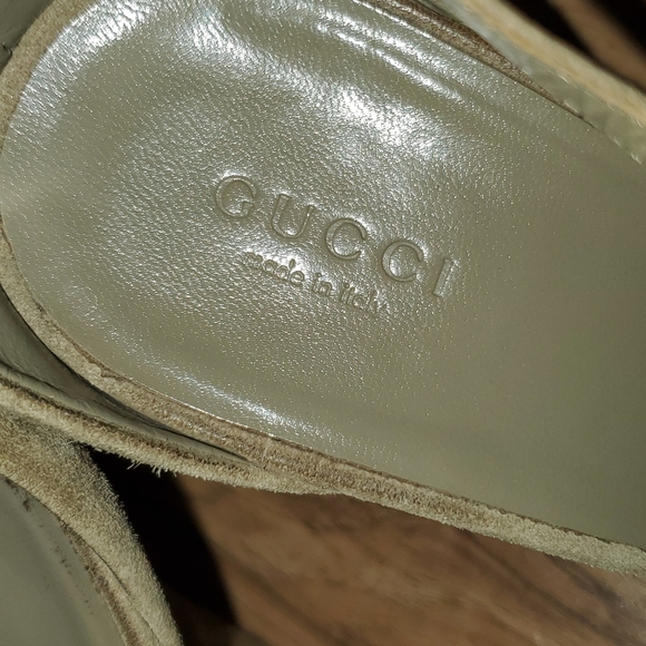 Gucci Suede Fringe Trim Accent T-Strap Sandals - Picture 12 of 16